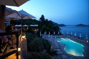 Xtrallusion offers characteristic Bed and Breakfast, B&B, Guest House, Hotel, Albergo and Country Lodge accommodation in Italy. Plus independent self-guided Walking, Adventure, Activity, Skiing and Paragliding Holiday itineraries on the Italian Rivieras, in the Italian Lakes, in the Italian Alps and in some of the most beautiful corners of Italy.